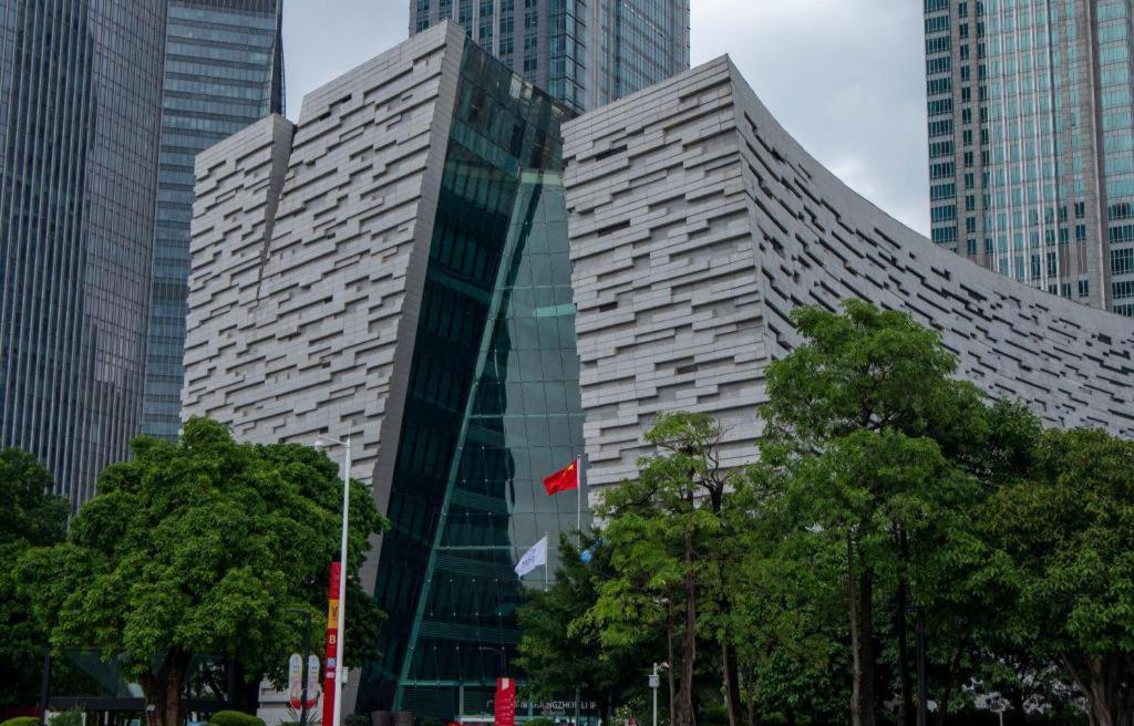 Royal Garden Hotel Guangzhou Exterior photo