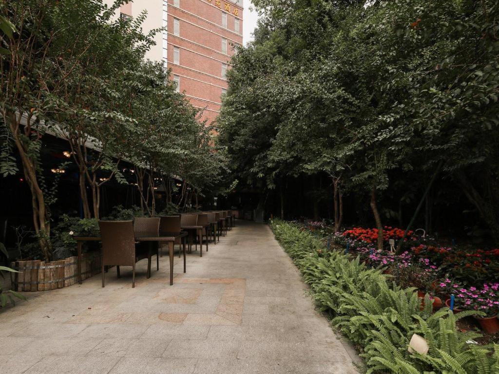 Royal Garden Hotel Guangzhou Exterior photo