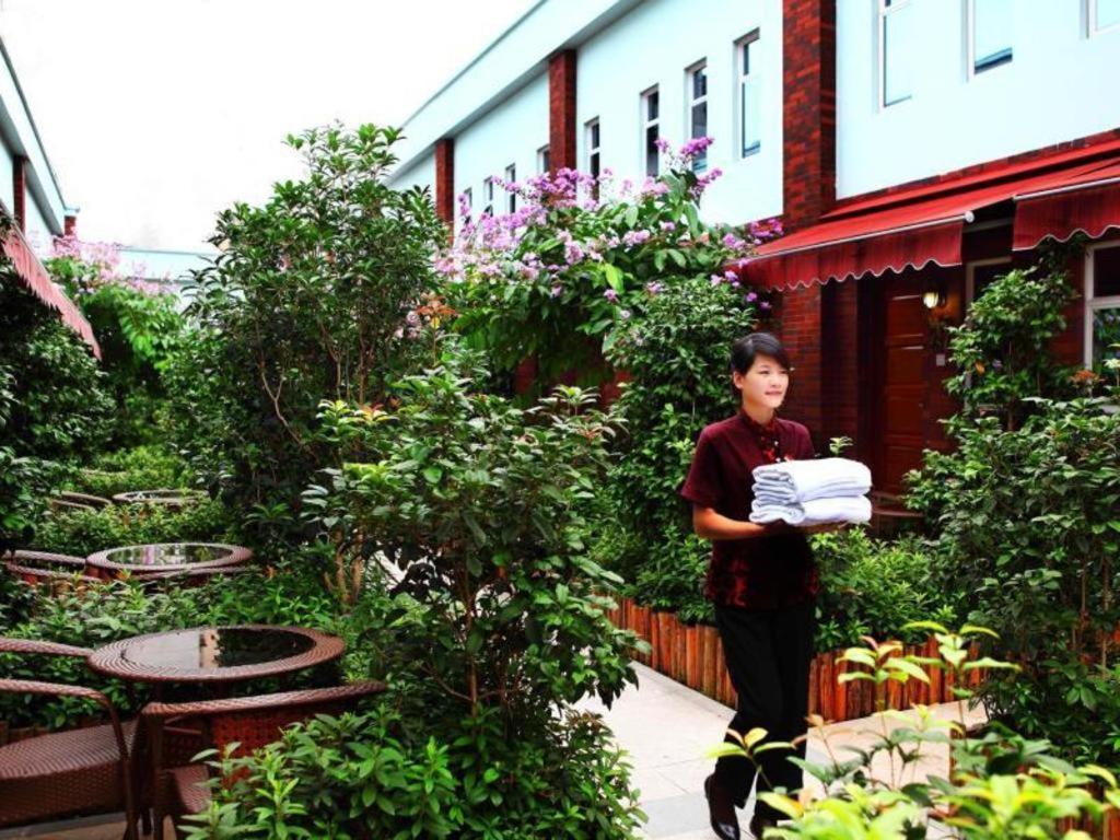 Royal Garden Hotel Guangzhou Exterior photo
