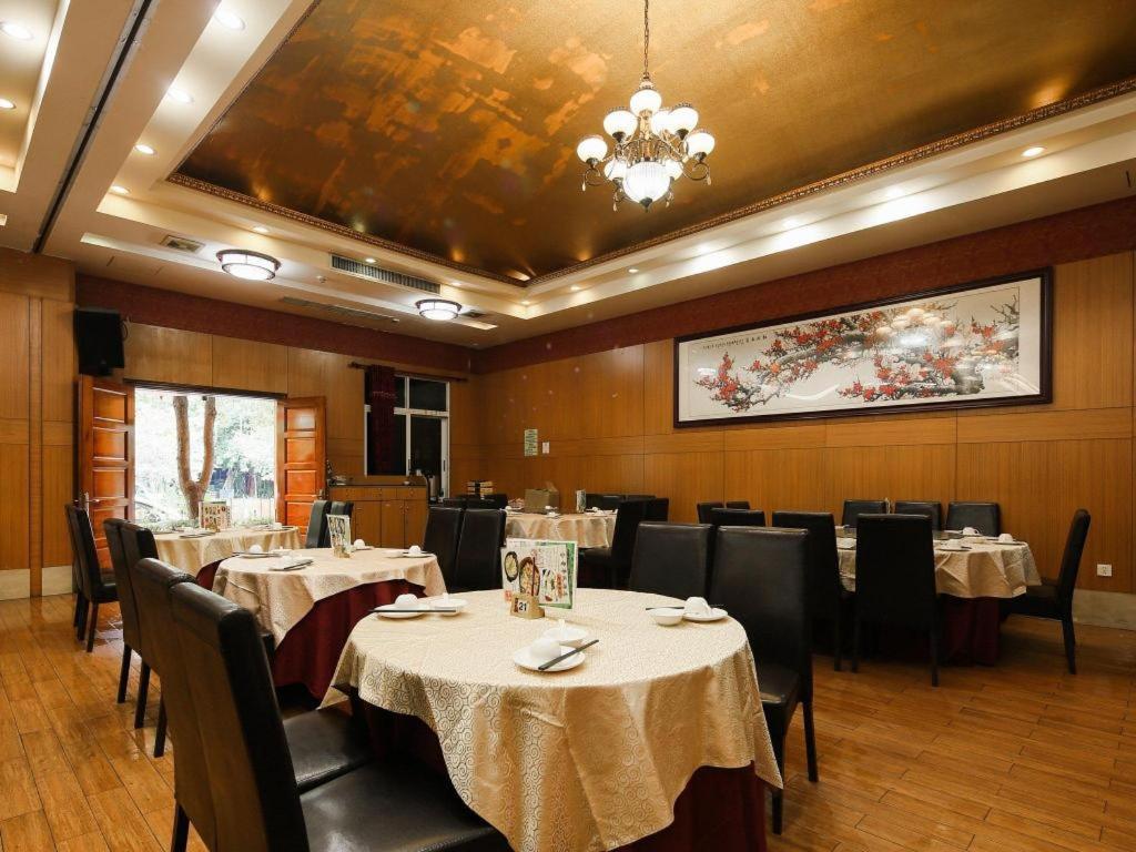 Royal Garden Hotel Guangzhou Exterior photo