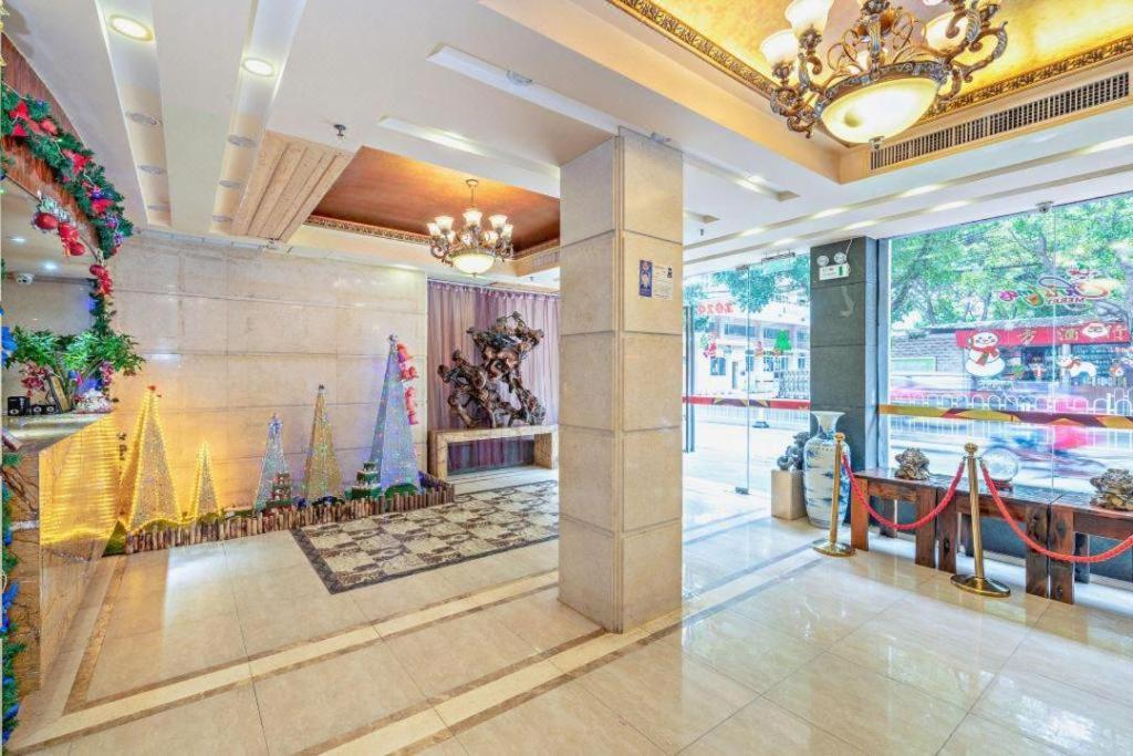 Royal Garden Hotel Guangzhou Exterior photo