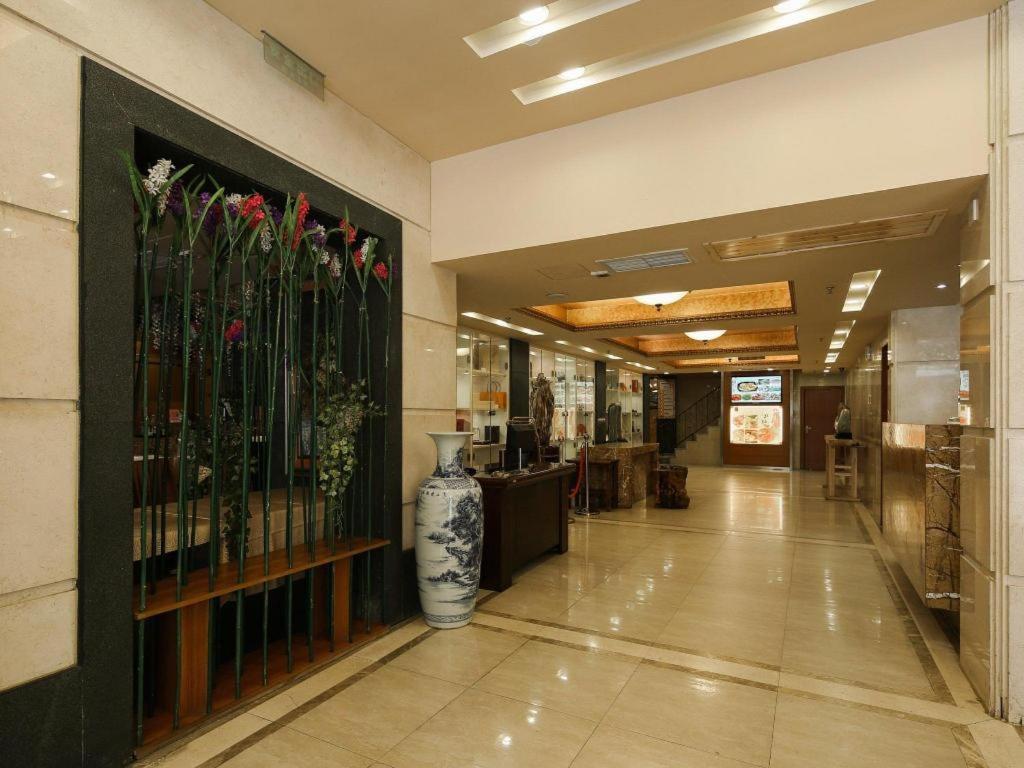 Royal Garden Hotel Guangzhou Exterior photo