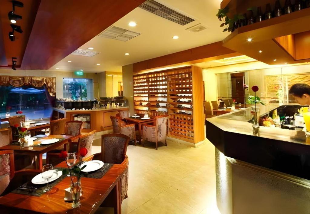 Royal Garden Hotel Guangzhou Exterior photo