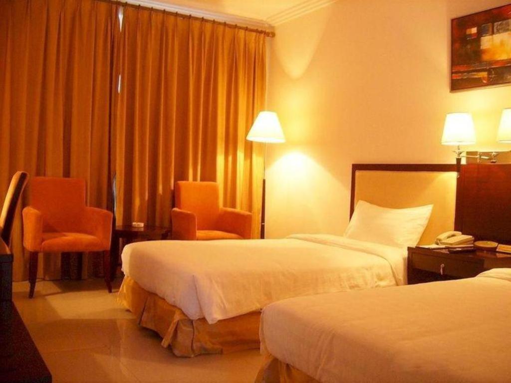 Royal Garden Hotel Guangzhou Exterior photo