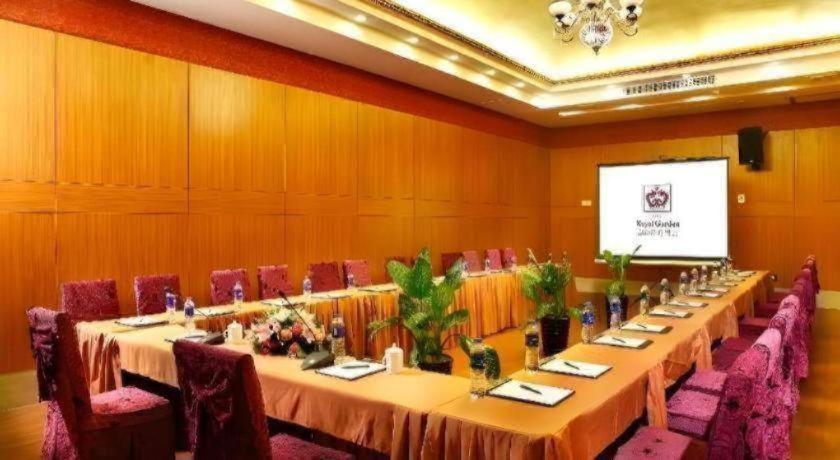 Royal Garden Hotel Guangzhou Exterior photo